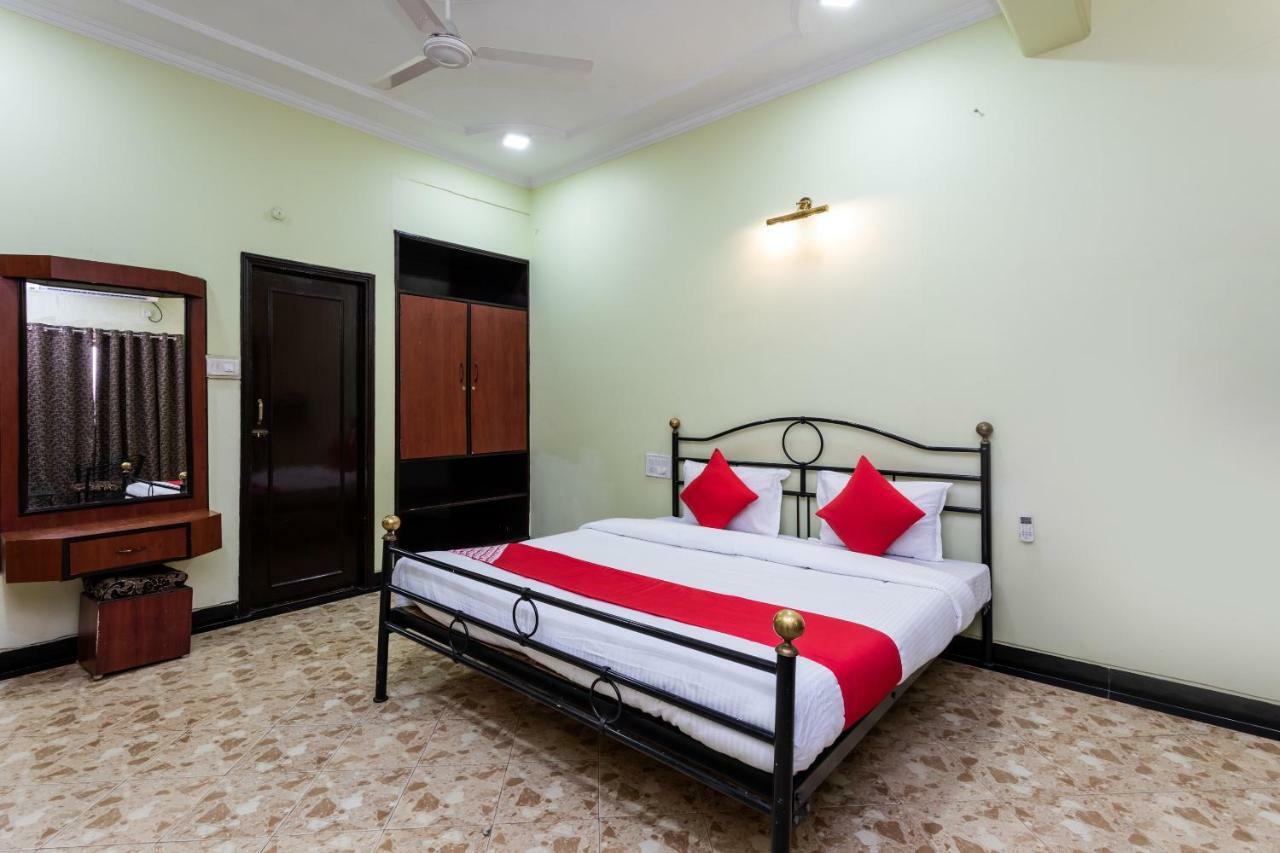 Oyo 38142 Girdhar Mahal Hotel Indore Exterior photo