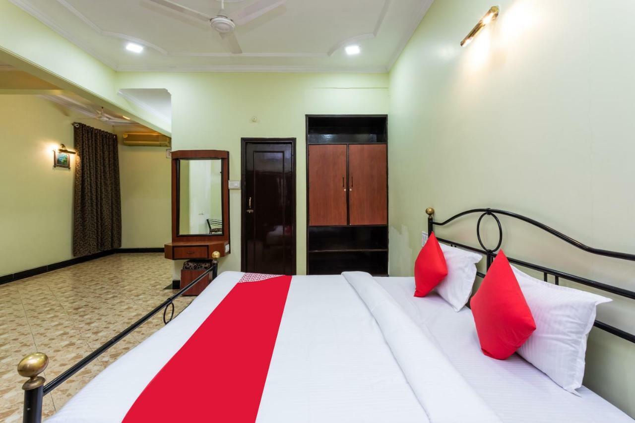 Oyo 38142 Girdhar Mahal Hotel Indore Exterior photo