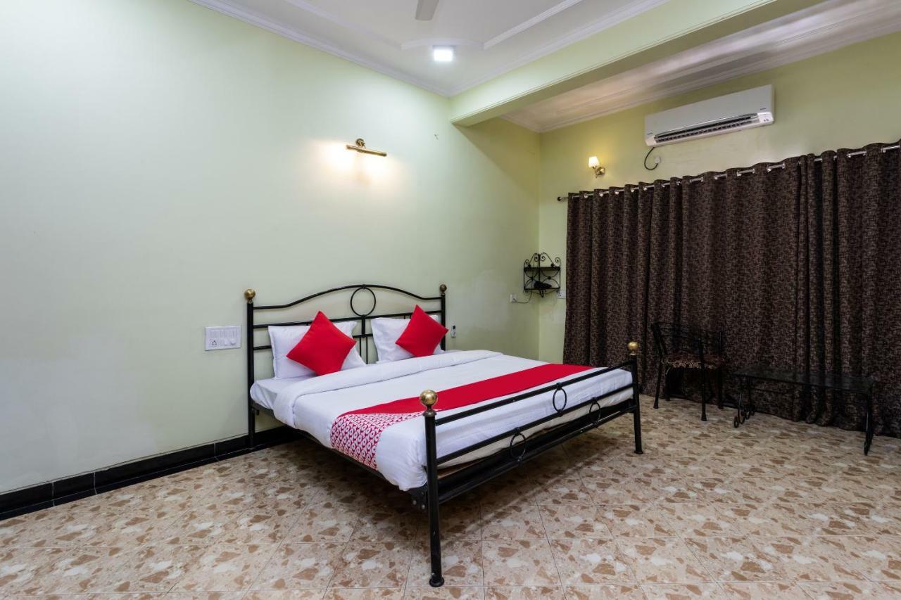Oyo 38142 Girdhar Mahal Hotel Indore Exterior photo